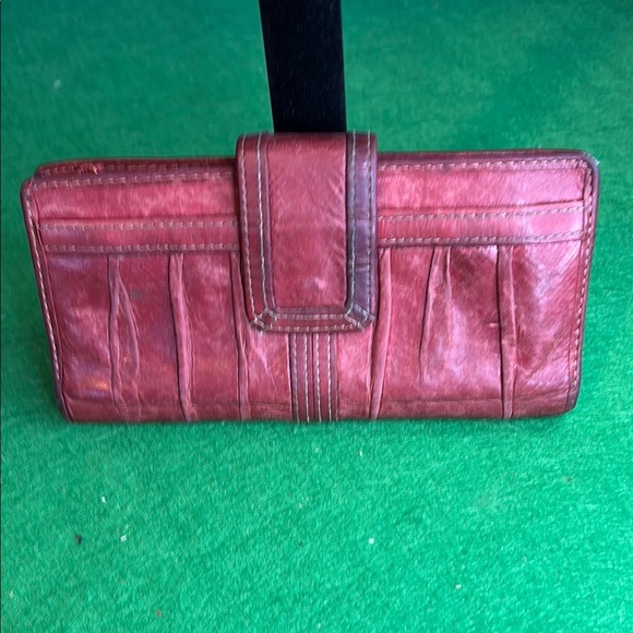 FOSSIL VINTAGE IN RICH RED LEATHER LONG WALLET - Picture 1 of 15